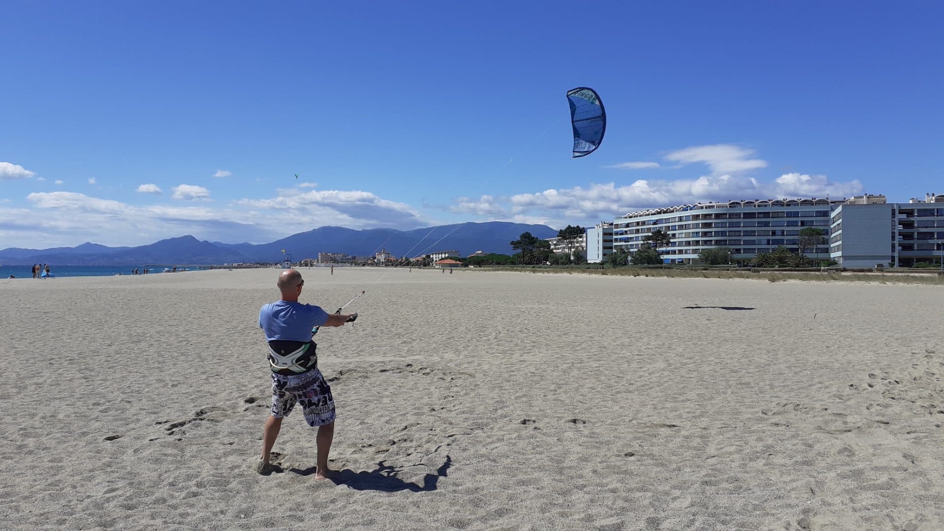 Kitesurfing lessons Saint Cyprien / Canet en Roussillon France - Kitesurf - Saint Cyprien / Canet en Roussillon, France, Europe thumbnail 5