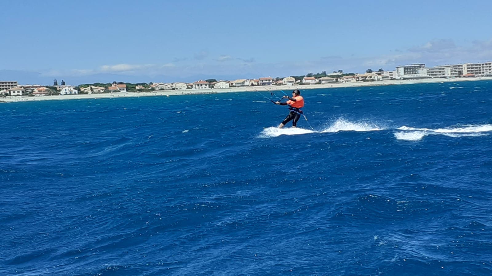 Kitesurfing lessons Saint Cyprien / Canet en Roussillon France - Kitesurf - Saint Cyprien / Canet en Roussillon, France, Europe thumbnail 8