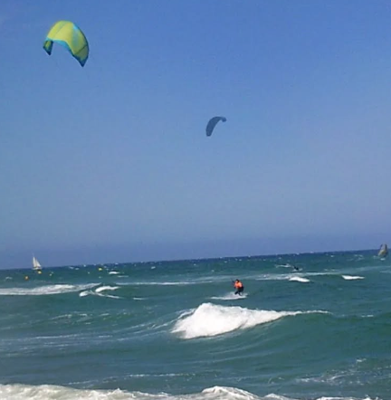 Kitesurfing lessons Saint Cyprien / Canet en Roussillon France - Kitesurf - Saint Cyprien / Canet en Roussillon, France, Europe thumbnail 15